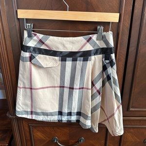 Burberry Girl’s skirt